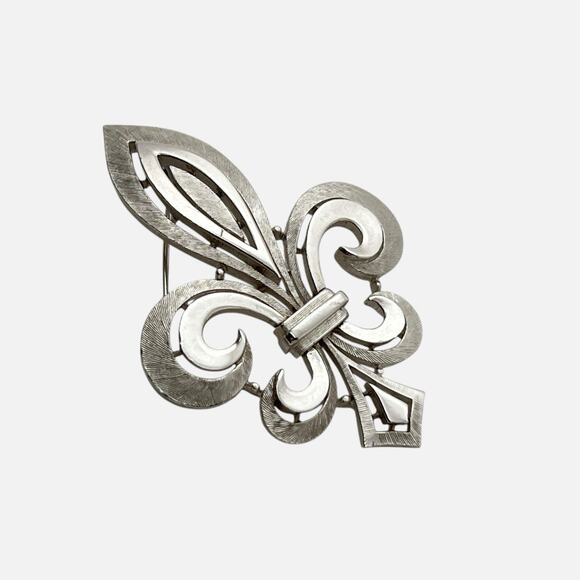 Crown Trifari Fleur De Lis Brooch Silver Tone Pin Brushed Smooth Shiny Wearable - Picture 3 of 12